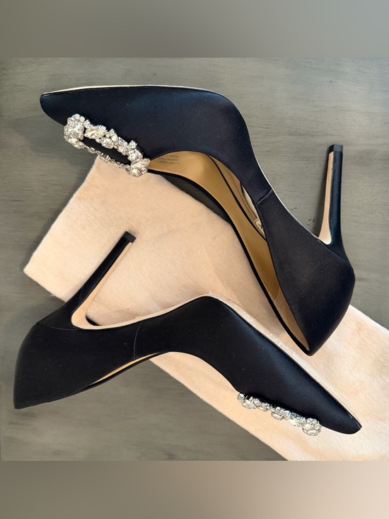 Badgley Mischka Cher Stiletto Pointy Toe Pump Black Satin Crystal Brooch 5.5 - Picture 7 of 8